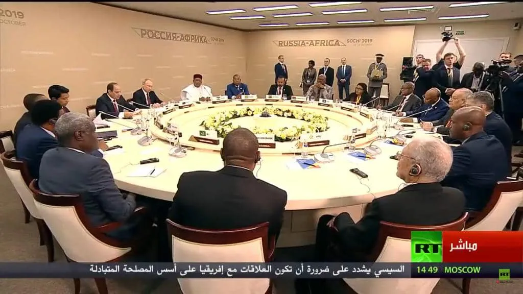 مأدبة غداء وعمل تجمع الرئيسين فلاديمير بوتين وعبد الفتاح السيسي بثلة من رؤساء الدول الأفريقية والتجمعات الإقليمية الأفريقية