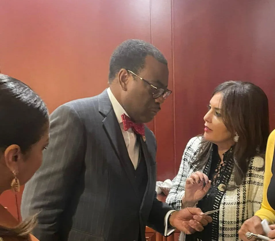 السيدة بسمة السوداني، مديرة الديوان والشؤون السياسية والإعلام تلتفي بالسيد أديسينا أكينومي رئيس مجموعة البنك الإفريقي للتنمية BAD والسيدة ناردوس بيكيلي توماس المديرة العامة لوكالة التنمية للاتحاد الافريقي AUDA-NEPAD