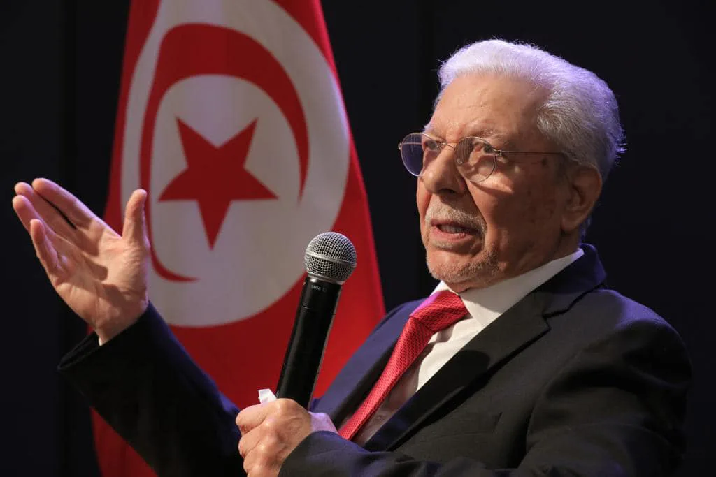 ‎الأمين العام لاتحاد المغرب العربي يلقي بدار تونس في المركب السكني الجامعي بالعاصمة باريس محاضرة موضوعها بالفرنسية : المغرب الكبير والفرنكوفونية والهوية