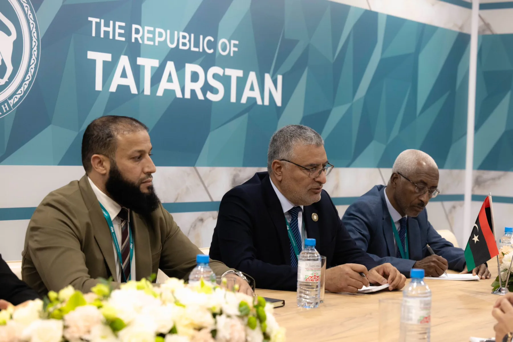 لقاء على هامش أعمال المنتدى الاقتصادي الدولي روسيا – العالم الإسلامي بين رئيس المجلس الأعلى للدولة، الدكتور محمد تكالة،والأمين العام لاتحاد المغرب العربي السيد طارق بن سالم