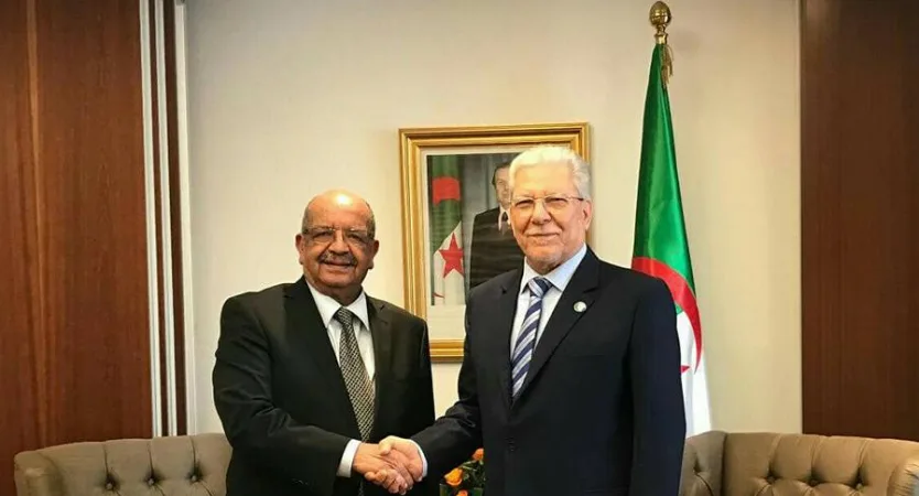 جلسة عمل بين وزير الخارجية الجزائري عبد القادر مساهل و الأمين العام لاتحاد المغرب العربي الدكتور الطيب البكوش